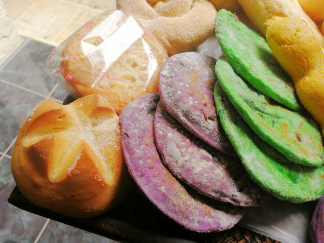 Ube or Pandan Piaya? Both taste really good! 